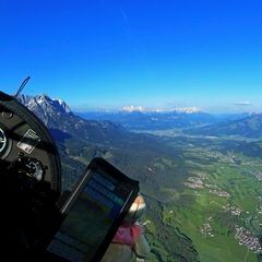 Flugwegposition um 16:49:41: Aufgenommen in der Nähe von Gemeinde Ellmau, Ellmau, Österreich in 1714 Meter